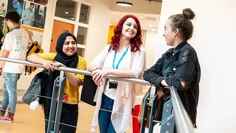 3 girls student chatting