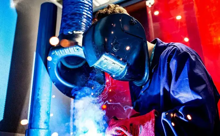 apprentice welding workshop