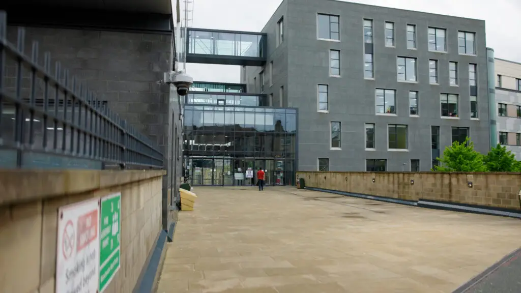 Kirklees College Hudersfield Centre entrance